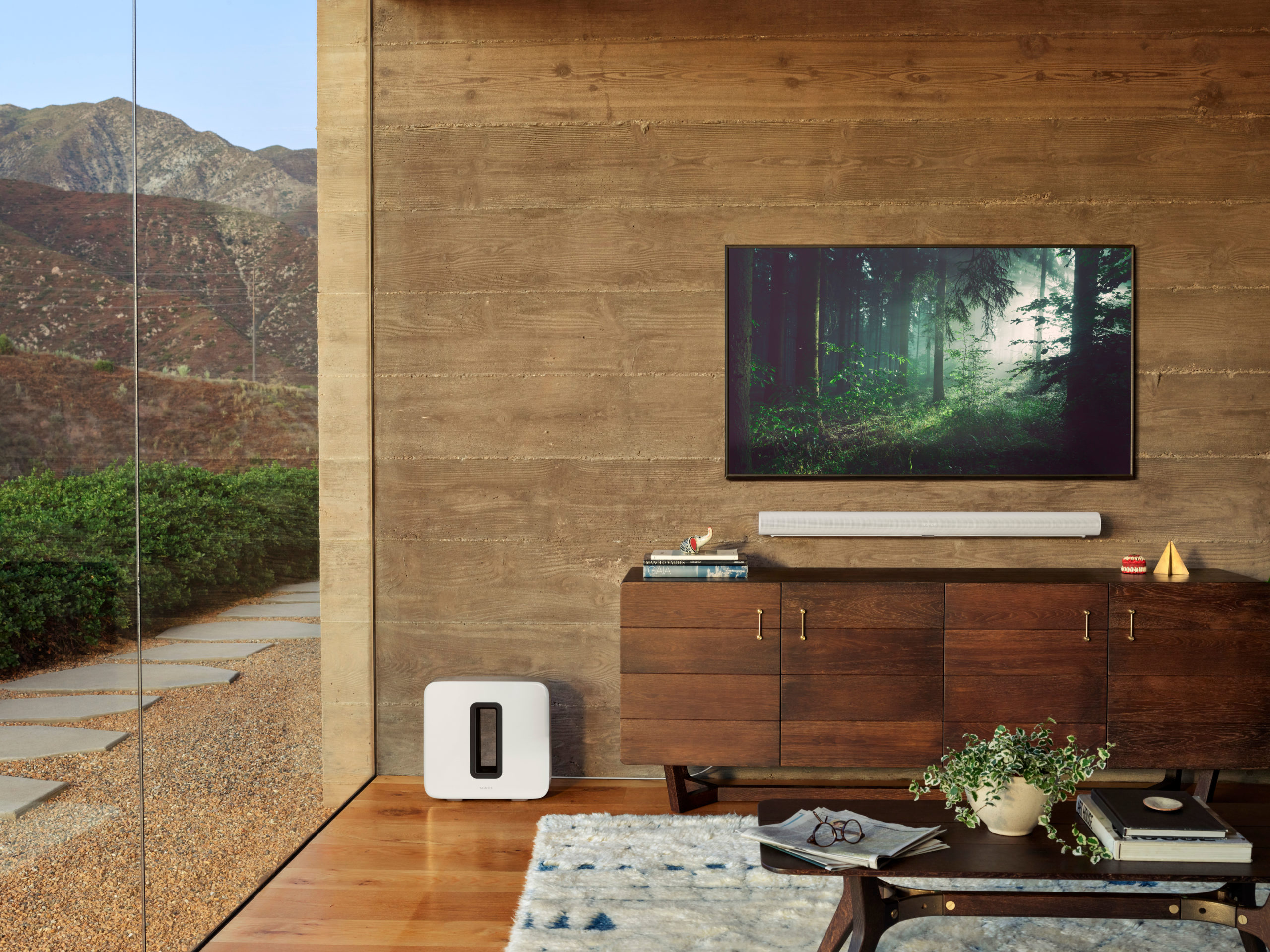 Sonos Arc kann Dolby Atmos, HDMI und hat Amazon Alexa und Google Assistant an Bord